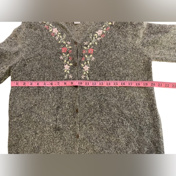 Dressbarn Button up Sweater Silk Angora cardigan, size L Beaded Embroidered Gray - Picture 10 of 11